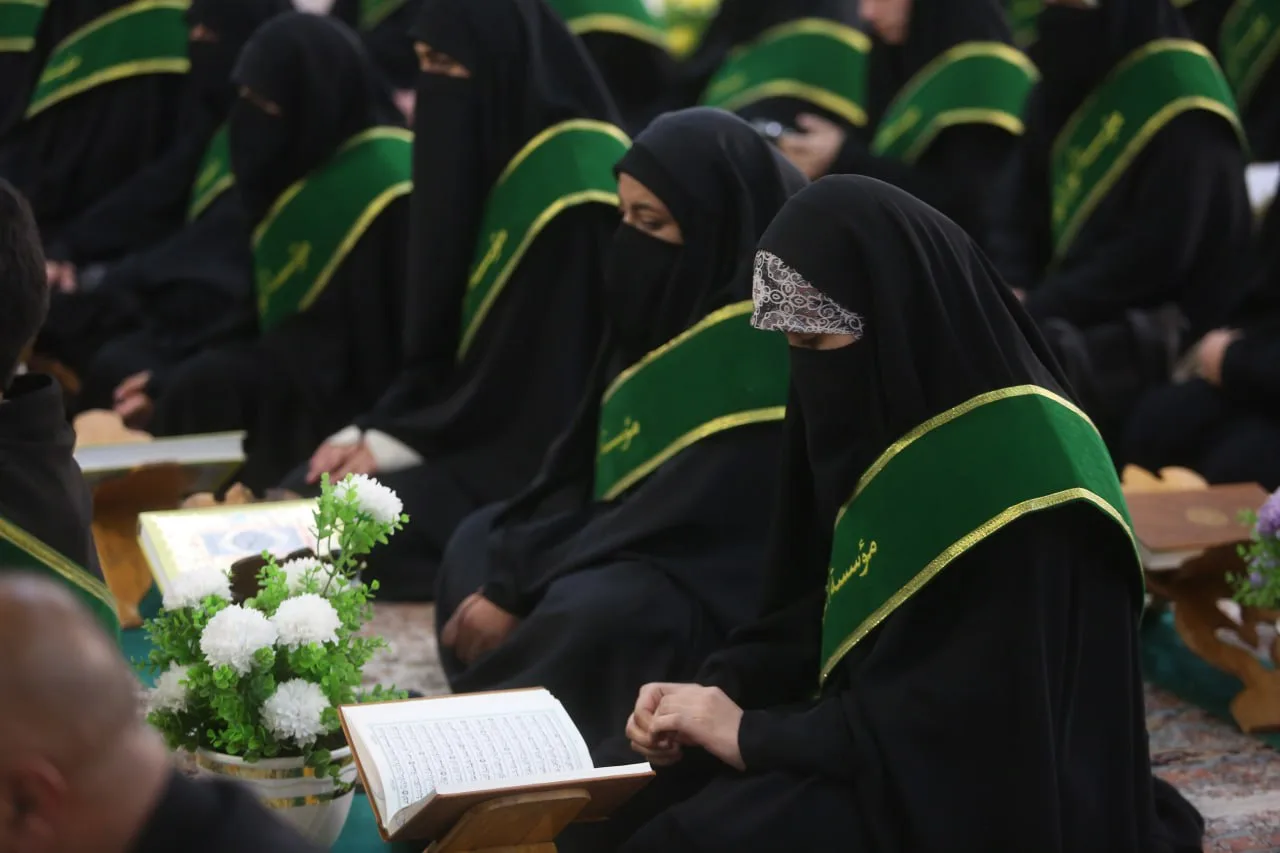 لحظة تكريم خريج