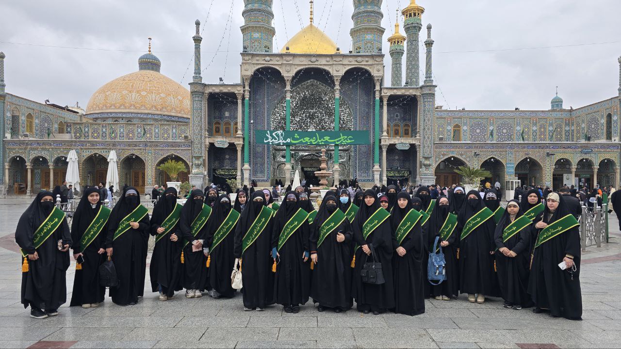 صورة جماعية للطالبات