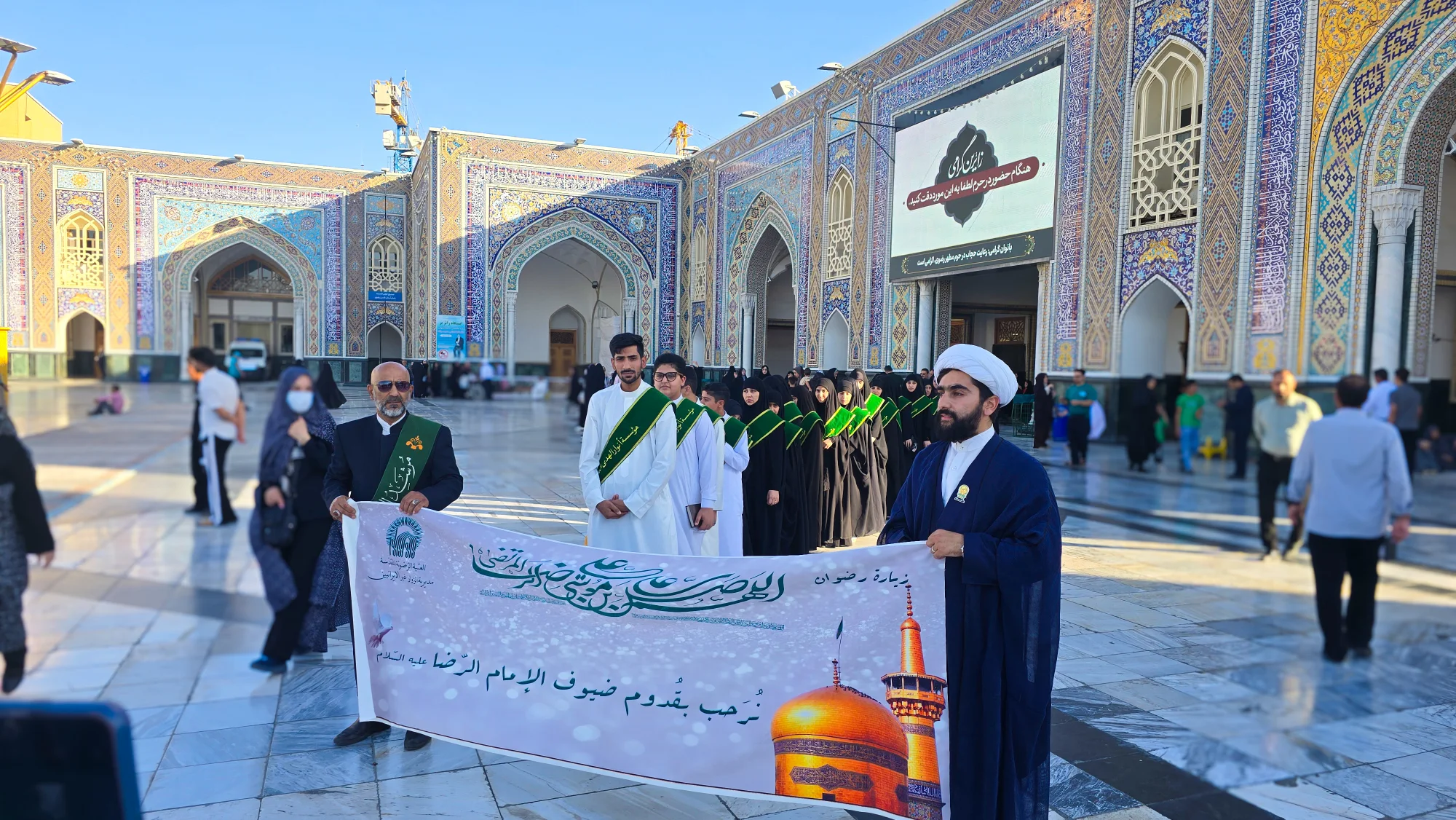 طلبة أنوار الهدى في الزيارة السنوية إلى مرقد الإمام الرضا